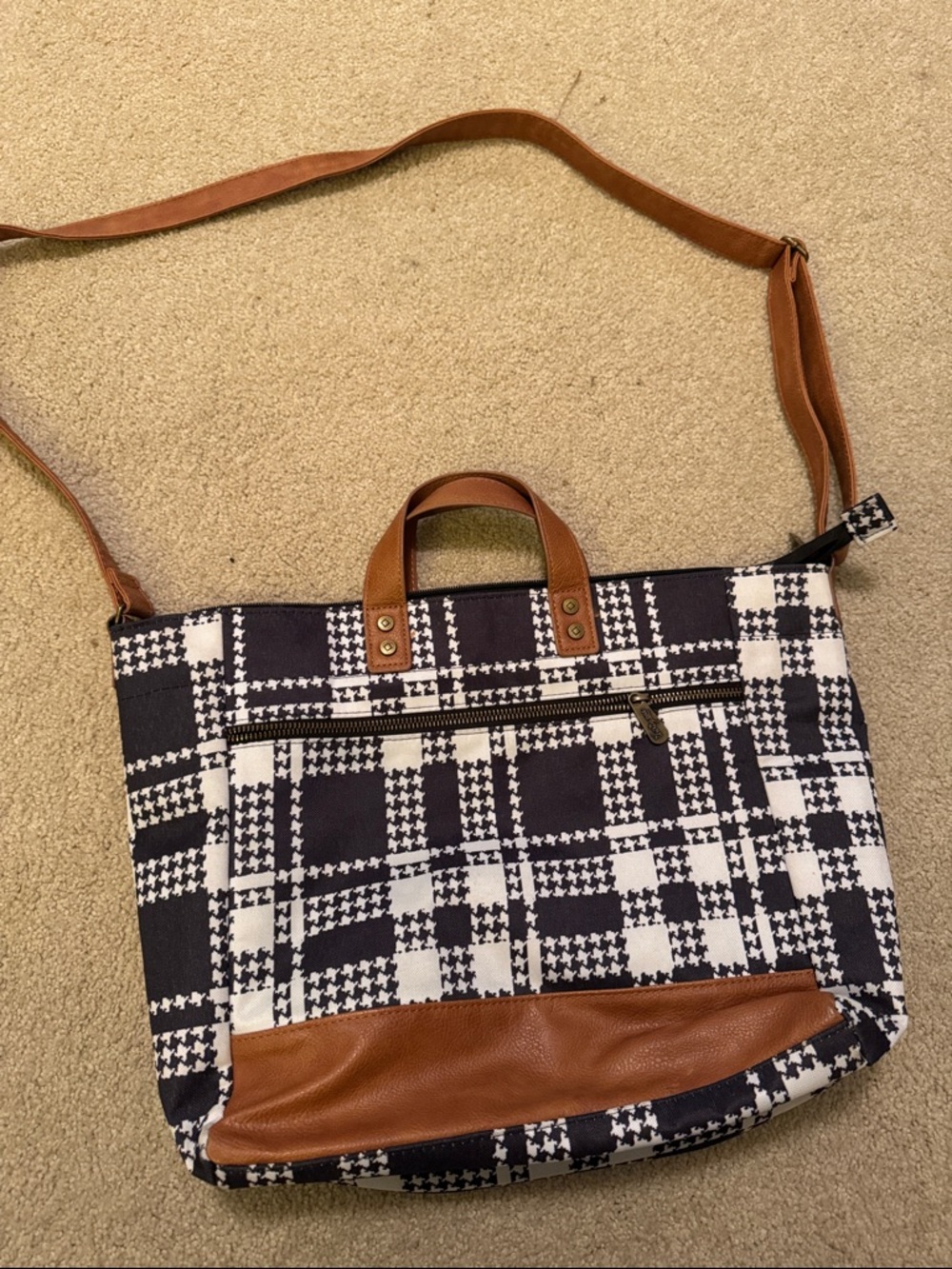 thirty-one Black-and-White Houndstooth Messenger with Brown Trim